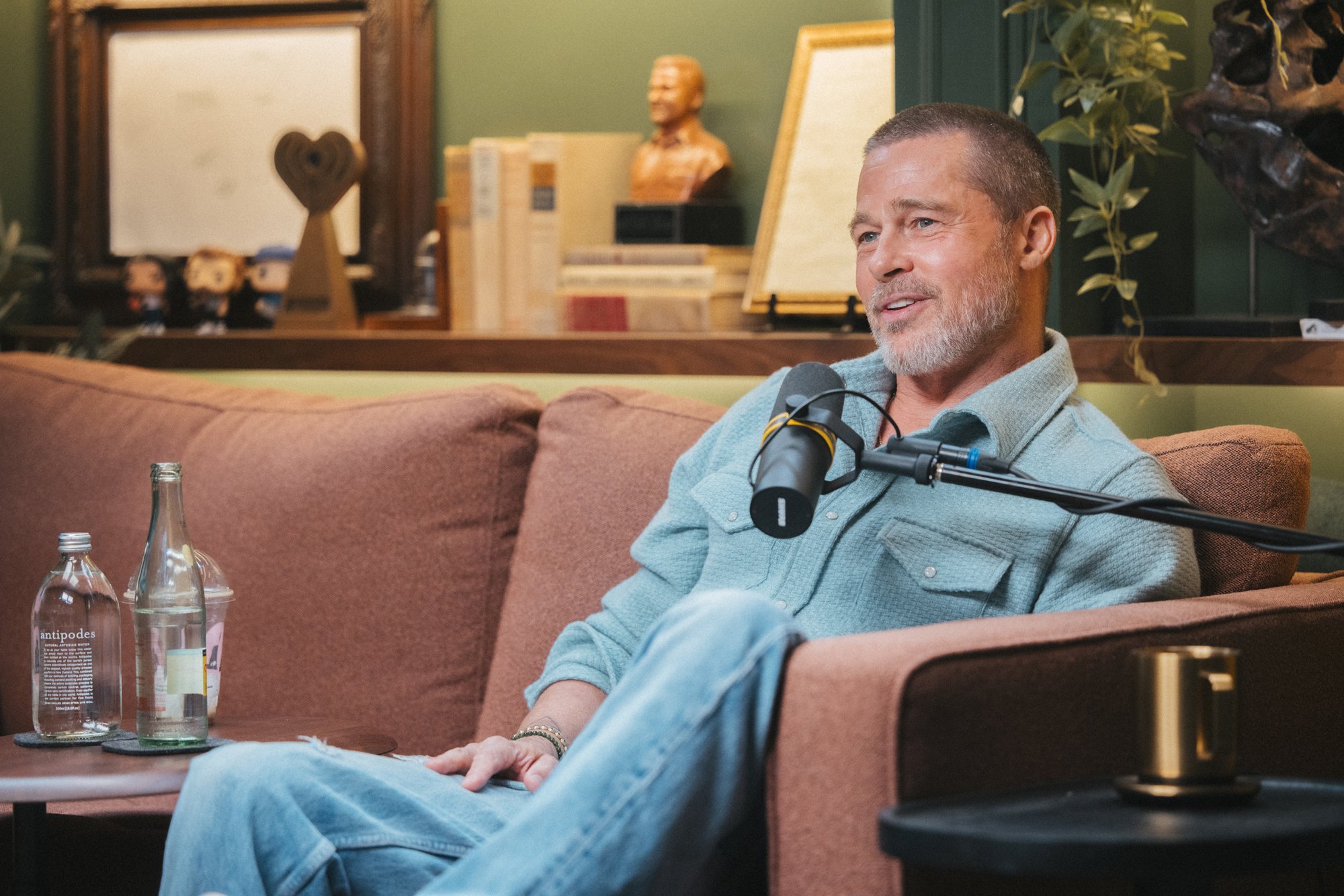 Brad Pitt, Angelina Jolie ile Ayrılığı Sonrası Yaşadığı Depresyon ve Bağımlılık Süreçlerini “Armchair Expert” Programında