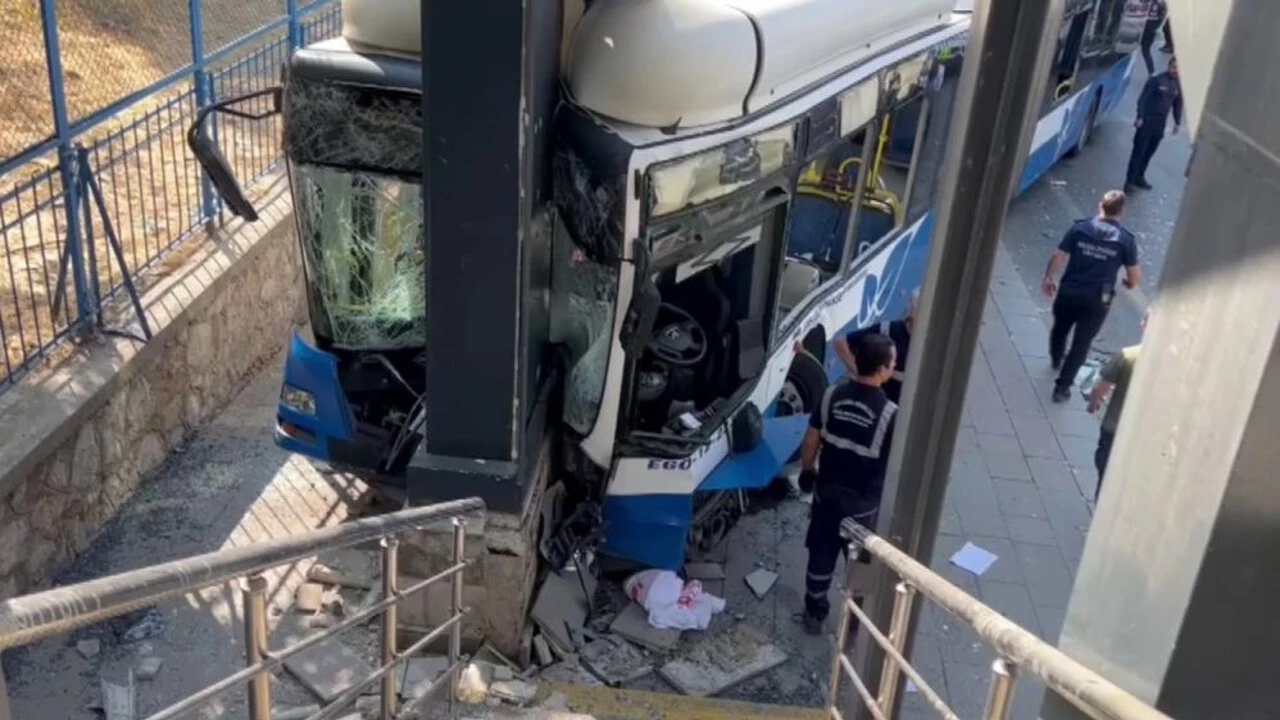 Ankara’da Zincirleme Trafik Kazası: 20 Kişi Yaralandı