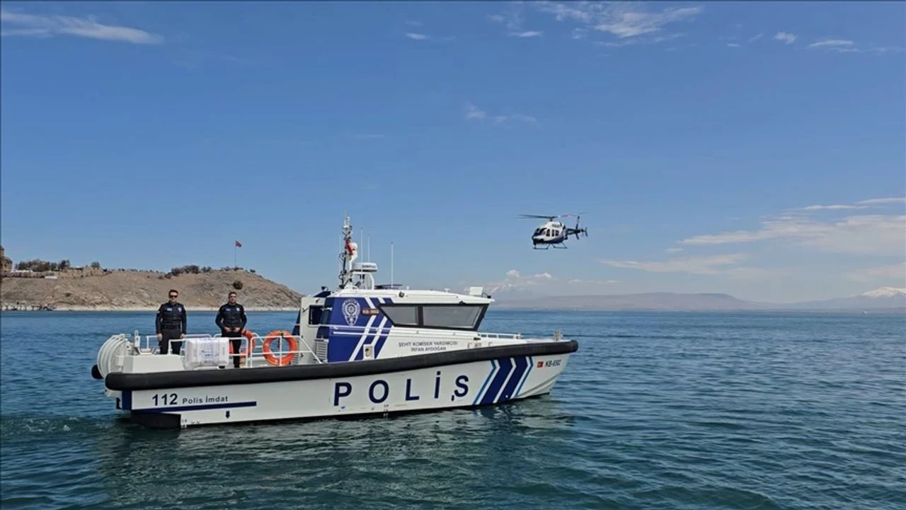 Deniz Polisi Van Gölü’nde İnci Kefali İçin Nöbette