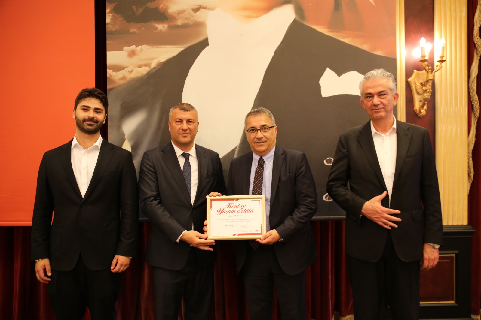 Ekonomiye Katkı Ödülü Alp Gülan’a takdim edildi
