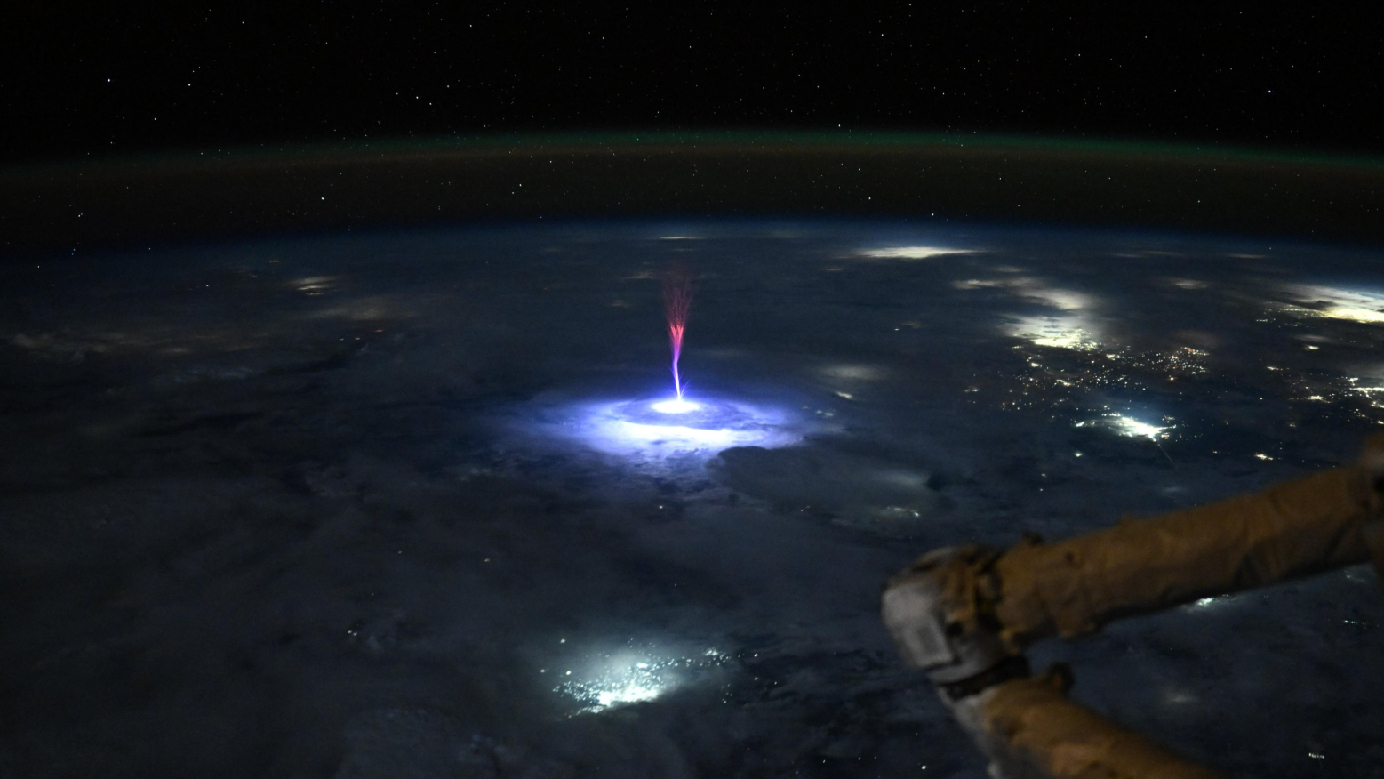 ISS’ten Yakalanan Nadir Atmosfer Olayı