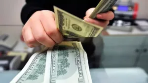 Döviz Piyasası: Dolar, Euro ve Sterlin Yükselişte