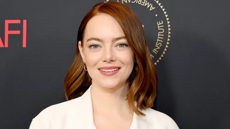 Emma Stone’un Pişmanlığı Spray Tan Takıntısı ve Moda Anıları