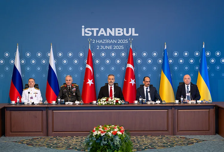 Türkiye: Ukrayna-Rusya Barış Gücü Öncesi Ateşkes Şart