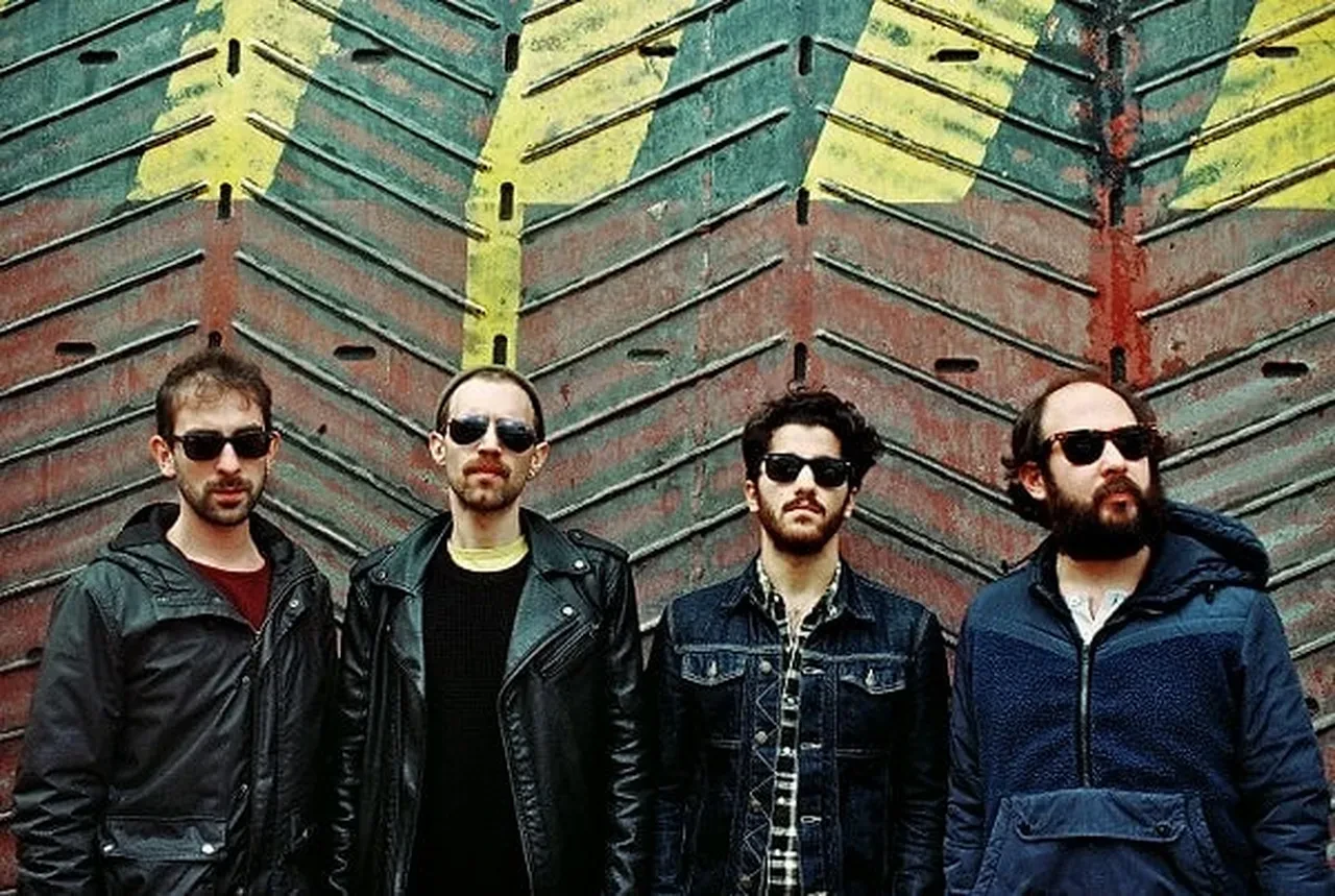 Adamlar Faaliyetlerini Durdurdu