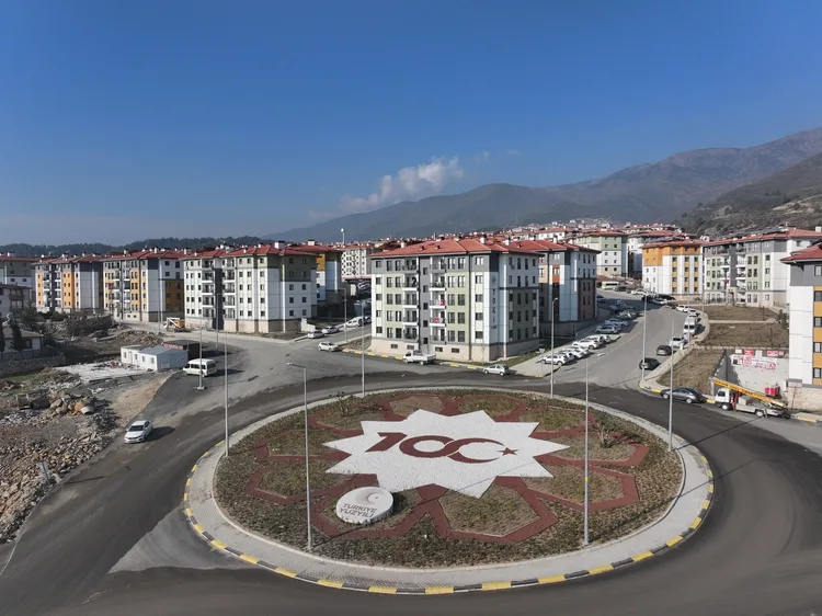 Deprem Bölgesinde 300 Bin Yeni Yuva Yükseliyor