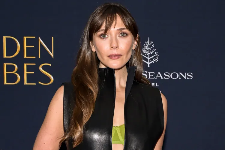 Elizabeth Olsen Deri Elbise ve Neon Dokunuşla Parladı