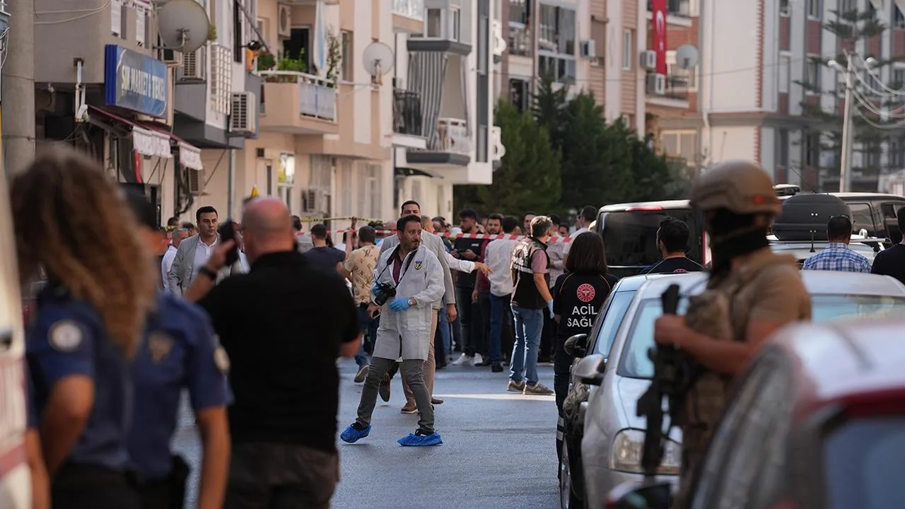 İzmir Balçova’da Polis Karakoluna Saldırı