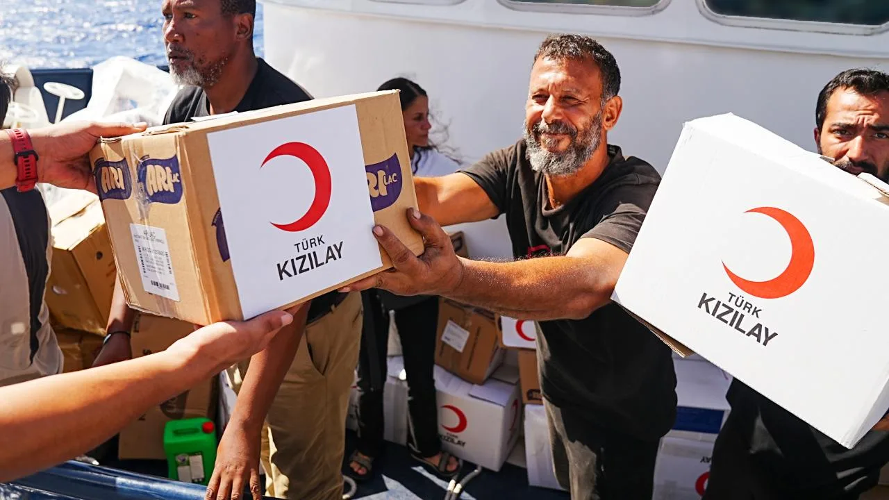 Kararlılık Filosuna Türk Kızılay’ından Gıda ve İlaç Desteği