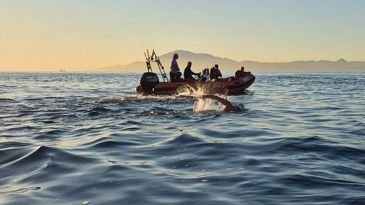 Otizmli Yüzücü Tuna, Cebelitarık Geçişinde Tarih Yazdı