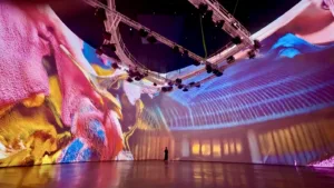 Refik Anadol Tate Modern’de Veriyle Düş Kuruyor