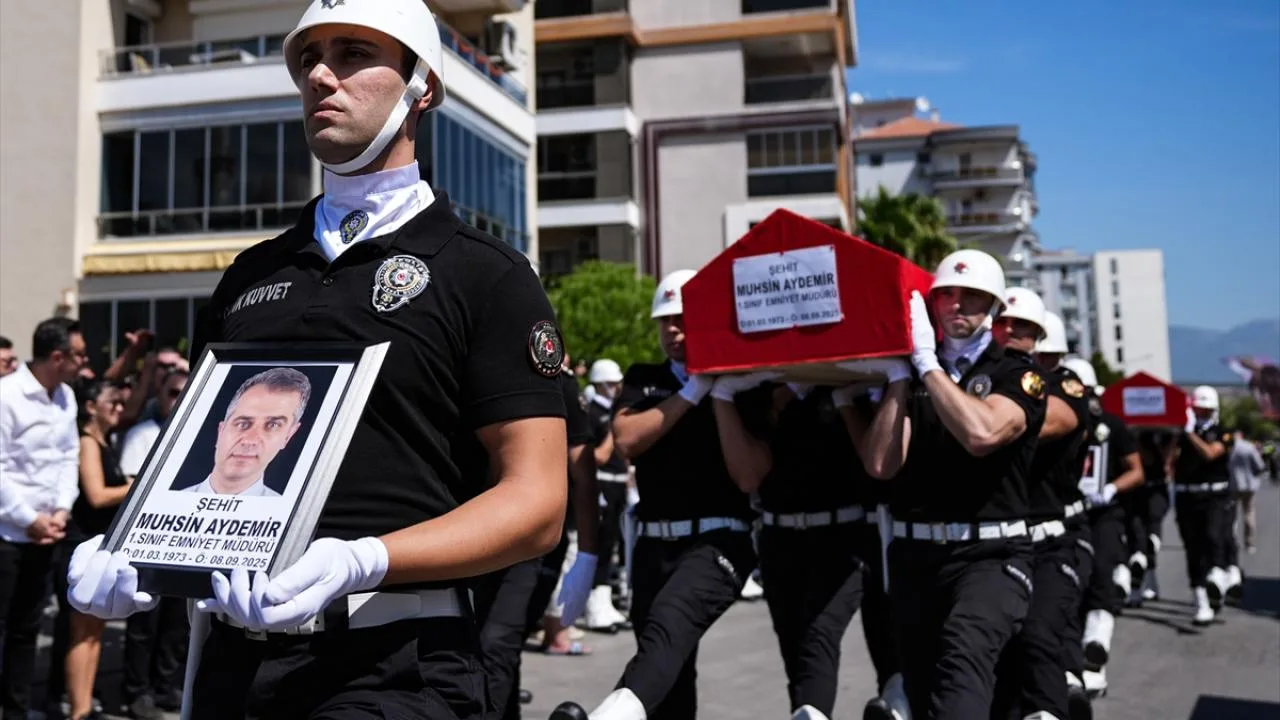 Şehit Aydemir ve Akın, İzmir’de Son Yolculuklarına Uğurlandı