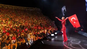 Sıla’nın “Leyla”sı Yeni Düzenlemeyle Sahneye Taşındı