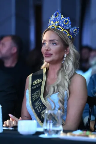 Miss Ari Queen Miss Grand Sea World 2025 01