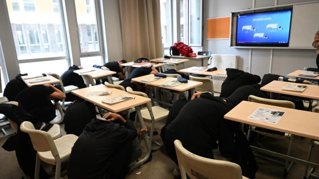 Okullarda Eş Zamanlı Afet Tahliye Tatbikatı Yapıldı