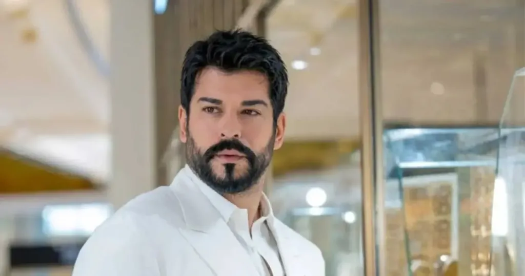 Burak Özçivit Tiyatro Sahnesinde