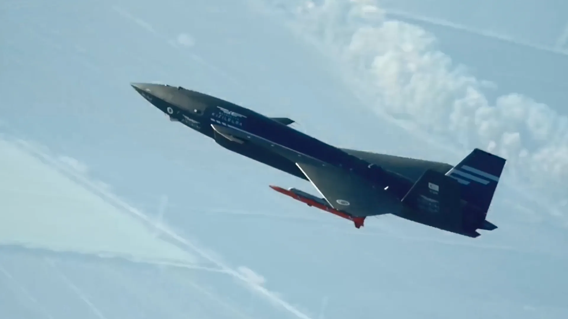 Görüş Ötesi Füze ile Jet Vuran İlk İnsansız Savaş Uçağı