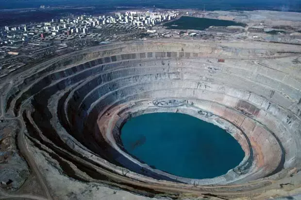 Maden Manzaralı Kasabası Mirny