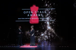 Banu Noyan’dan Unutulmaz Open Stage Awards Töreni