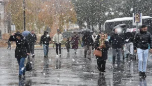 Sivas Beyaza Büründü: Mevsimin İlk Karı Şehri Kucakladı