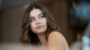 Afra Saraçoğlu: 2025’i ABD’den Kapak Yaparak Uğurladı