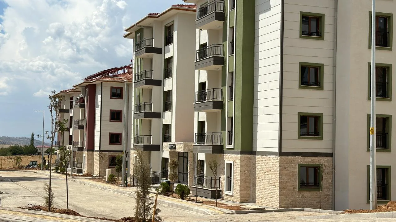 Deprem Bölgesinin En Küçük Hak Sahibi Yeni Yuvasına Kavuştu