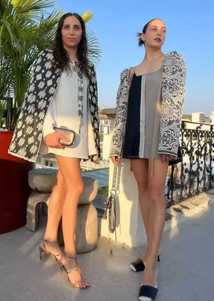 Öykü Karayel Mi, Ezgi Mi