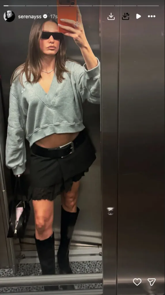 Serenay Sarıkaya Asansörde