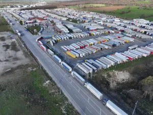 Yunan Çiftçi Eylemleri Sınırda TIR Trafiğini Durdurdu