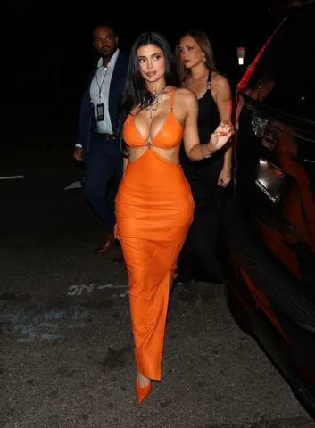 Kylie Jenner Chrome Hearts Elbisesiyle Nefes Kesti