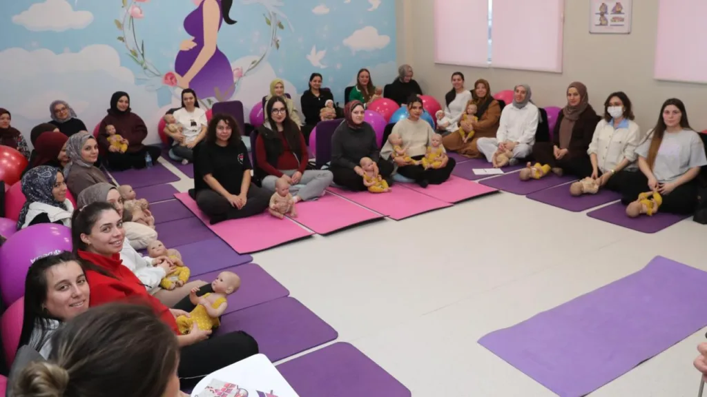 Türkiye'nin İlk Ebe Destek Merkezi Ankara'da Hizmete Açıldı