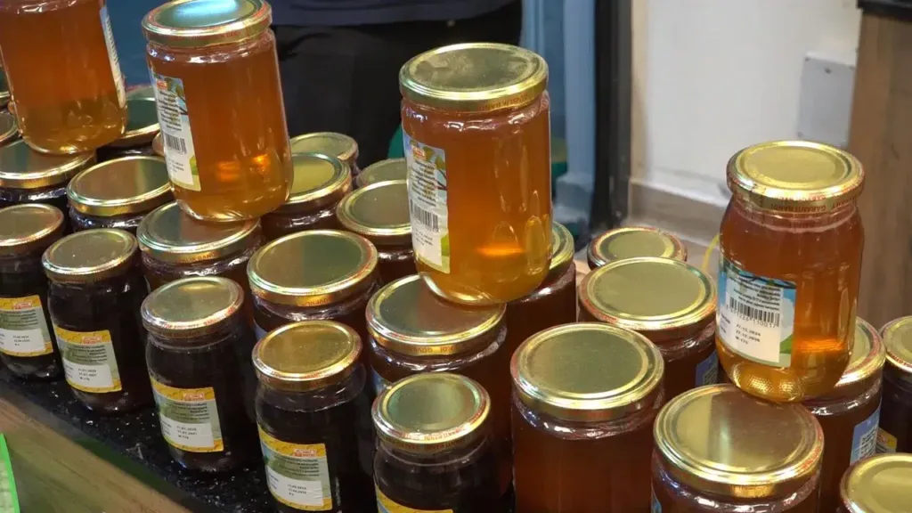 15 Ton Sahte Bal Ele Geçirildi