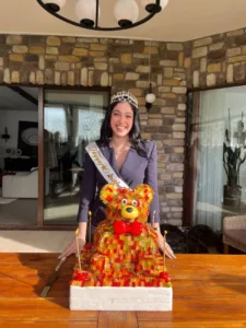 Cemre Baysel’in Ayıcıklı Yaş Günü: Set Ekibinden Büyük Jest