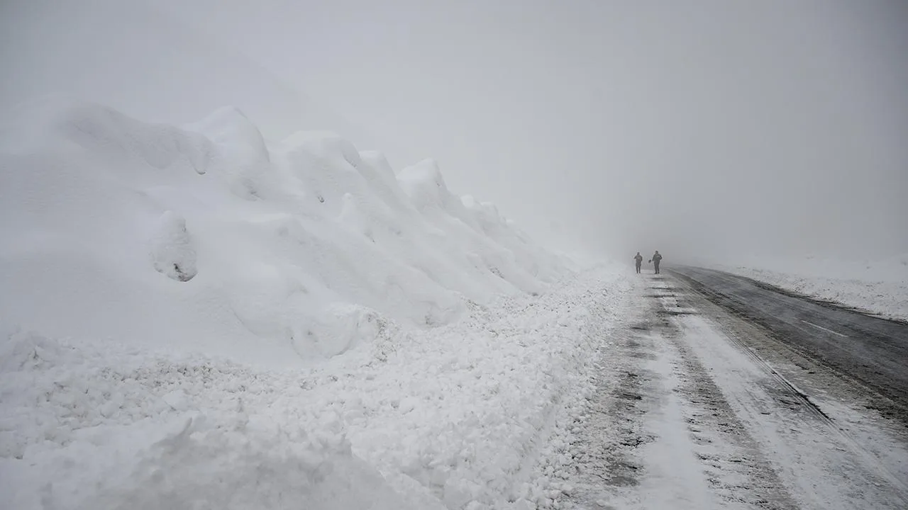 Ekiplerin Üzerine Çığ Düştü