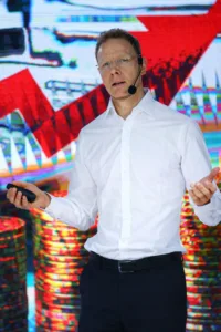 Varna’da Endüstri 5.0 Vizyonu İsviçreli teknoloji stratejisti Jens Hestel