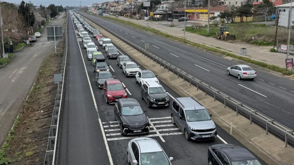 Bayram Dönüşü Trafik Alarmı