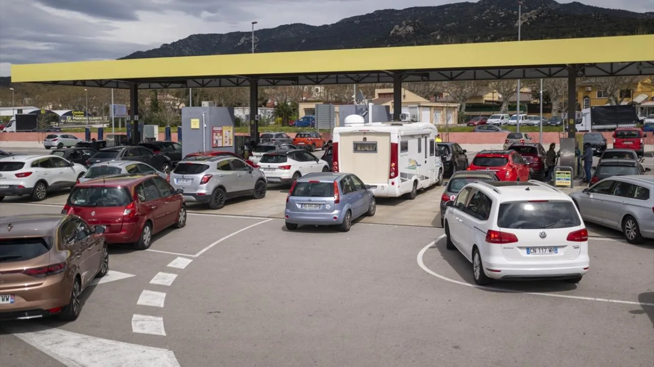 Fransa ve Portekiz'den İspanya'ya Ucuz Yakıt Kuyruğu