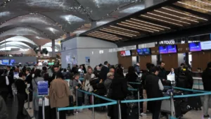 Bayram ve Ara Tatil Birleşti: Havalimanları Tıklım Tıklım