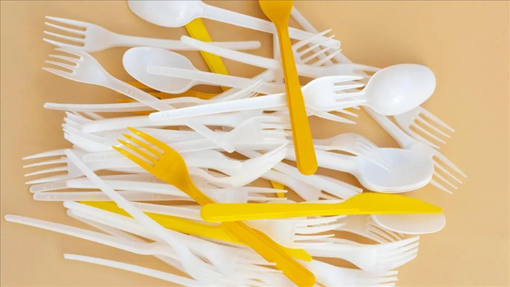 Plastik Çatal, Tabak ve Pipetlere Büyük Yasak Geliyor