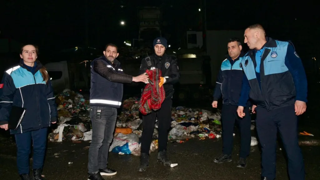 Yanlışlıkla Çöpe Atılan Altınlar Sahibine Teslim Edildi