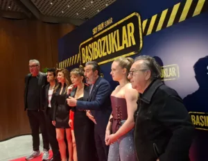 Başıbozuklar: Absürt Komedi Sinemada