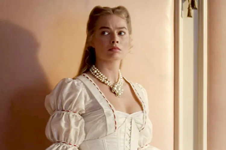 Margot Robbie’nin Koltuk Altı Tüyleri Olay Oldu