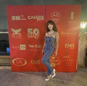 TUĞBA ÖZAY, “VALLAHİ DE BİLMİYORUM”.Gülşah Hatunl