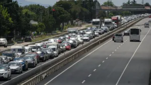 Bayram Dönüşü Otoyollar: İstanbul Yolunda Yoğun Trafik