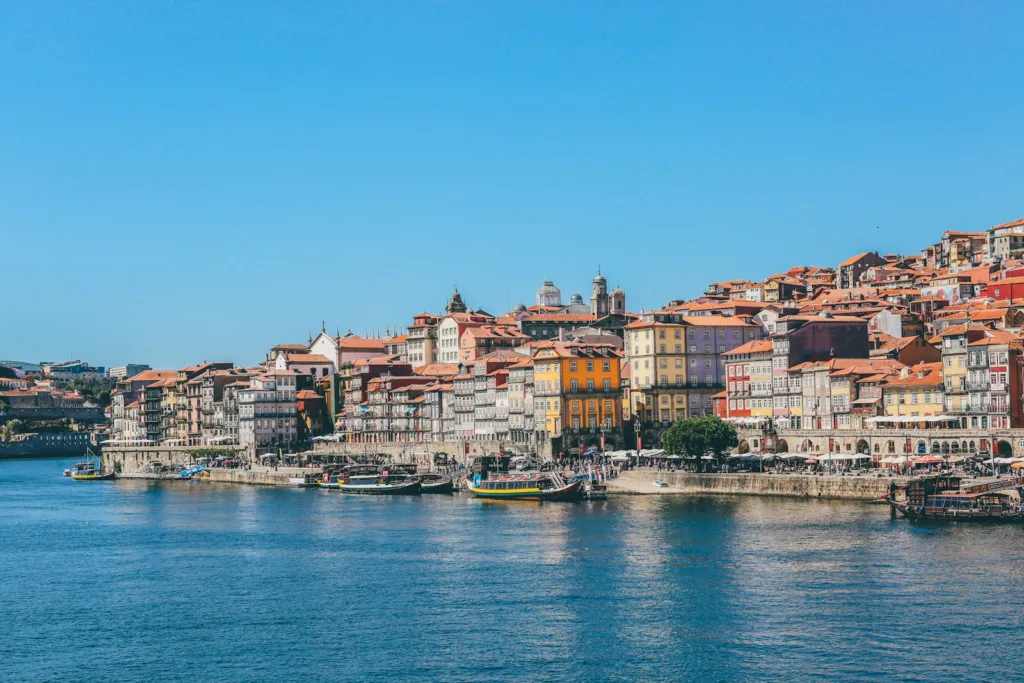 Yalnız Seyahat Eden Kadınlar İçin En Güvenli 5 Rota ve İpuçları