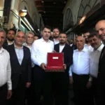 Bakan Kurum'a Kahramanmaraş Kapalıçarşı'da Anlamlı Hediye