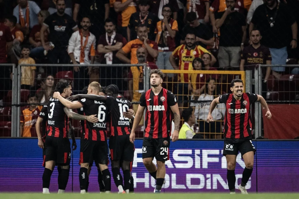 Galatasaray'ı Osimhen Kurtardı