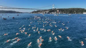 İstanbul Boğazı’nda Mavi Yarış