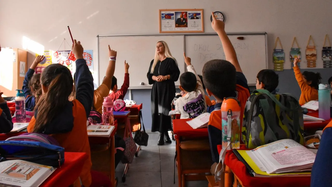 Memur Ebeveynlere Okul Uyum Haftasında Günlük 3 Saat İzin