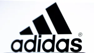 Adidas'ın Tek Ayakkabı Reklamına Dünyadan Sert Tepkiler